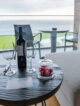 Hotelzimmer mit persönlicher Begrüßung, Getränken und individuellen Extras als Beispiel für Micro-Personalisierung in der Hotellerie